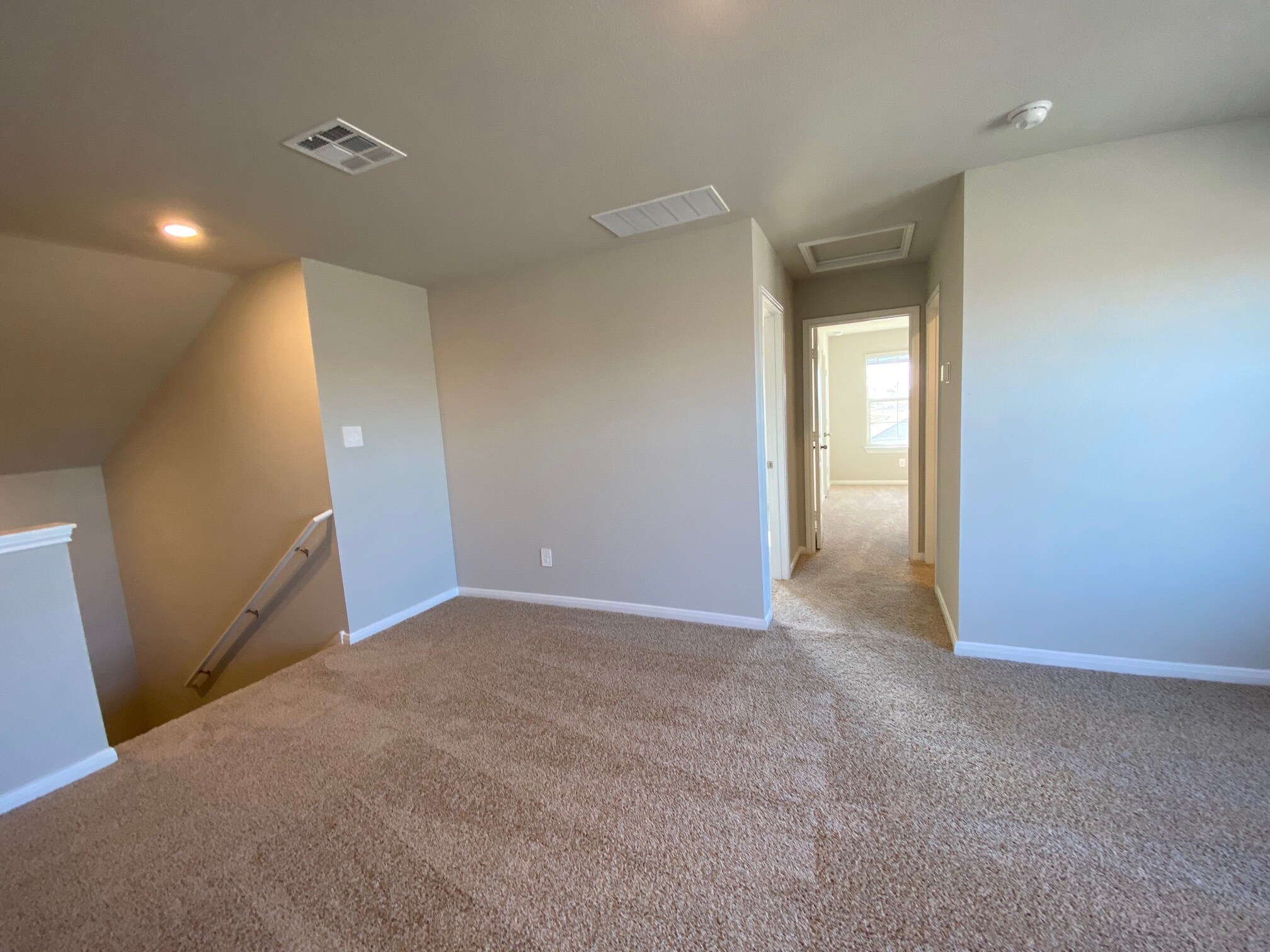 Building Photo - 154 Solitude Dr