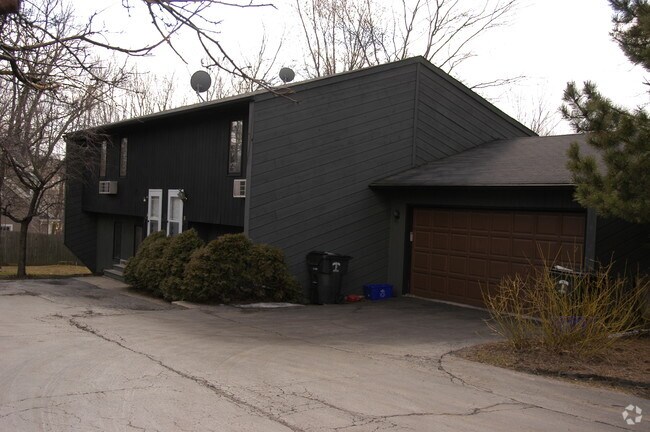 Building Photo - 217-225 W Winchester Rd