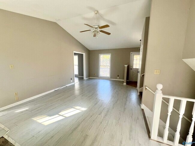 Building Photo - 704 Captiva Ct SE