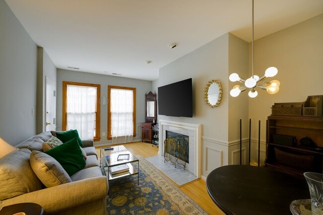 Building Photo - Turnkey Furnished 1 Bed Steps from the U.S. Capitol