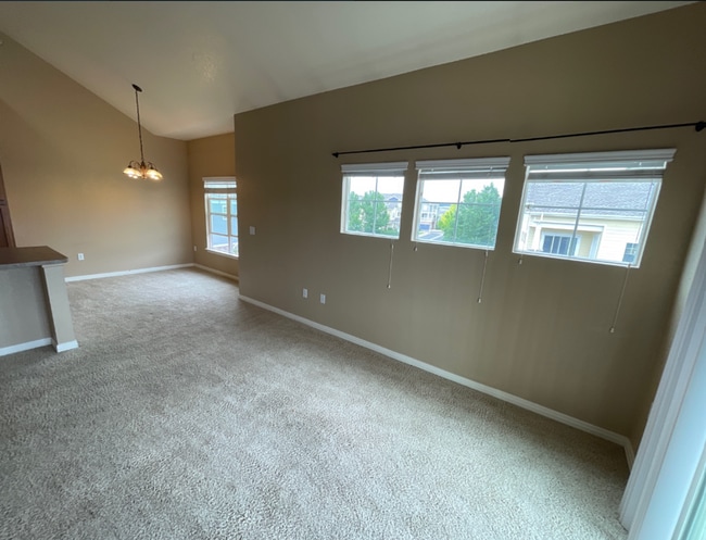 Building Photo - Fantastic!  Light and Bright!  1 bed + loft - 1 bath