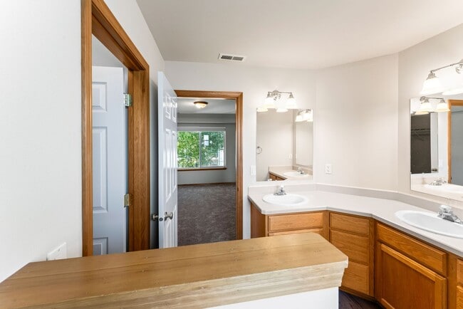 Building Photo - Live in Redmond Oregon