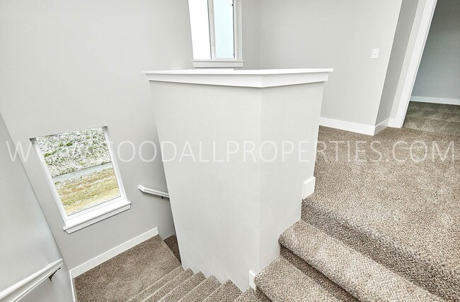 Building Photo - Beautiful 3 bedroom 2.5 bath townhome in W...