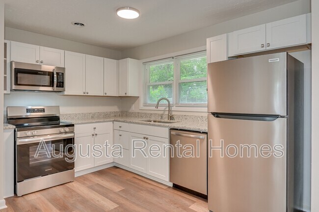 Building Photo - 1406 Ridgewood Dr