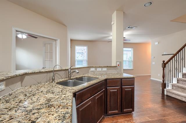 Building Photo - 875 Vaquero St