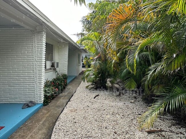 Building Photo - 1211 N Osceola Ave