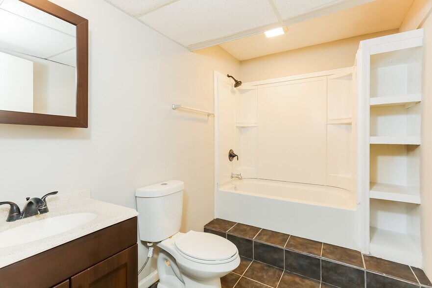 Building Photo - 232 Glenvalley Ln NW