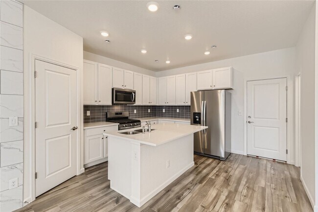 Building Photo - Single Family 3 Bed, 3 Bath Paired-Home in...