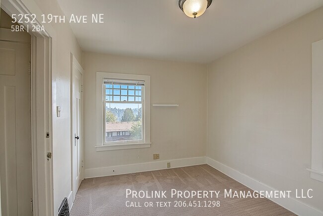 Building Photo - 5252 19th Ave NE