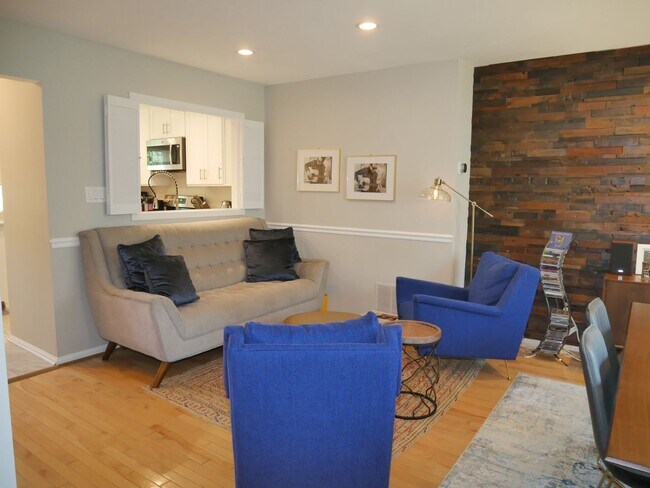 Building Photo - ***Bright and Beautifully Appointed 3BED/3BATH Townhome in Vienna for Rent ***