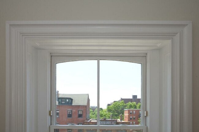 Building Photo - 658 Massachusetts Ave