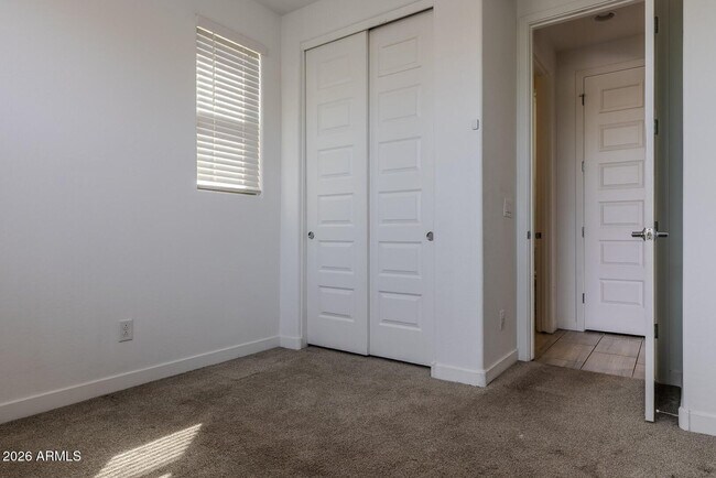 Building Photo - 9115 W Glenrosa Ave