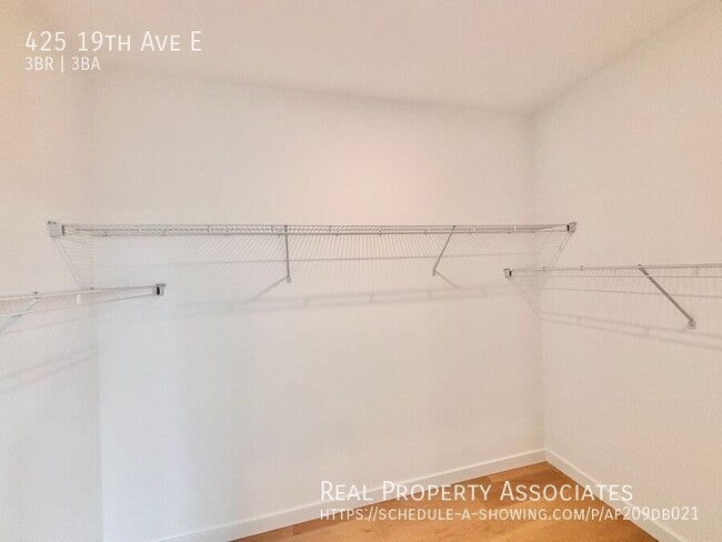 Building Photo - 425 19th Ave E