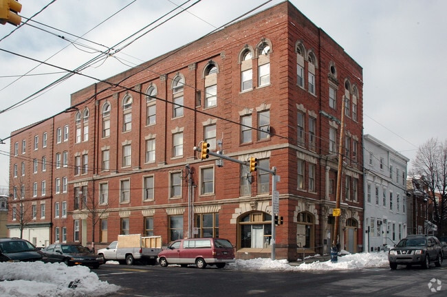 Primary Photo - Gordon Ridge Apartments