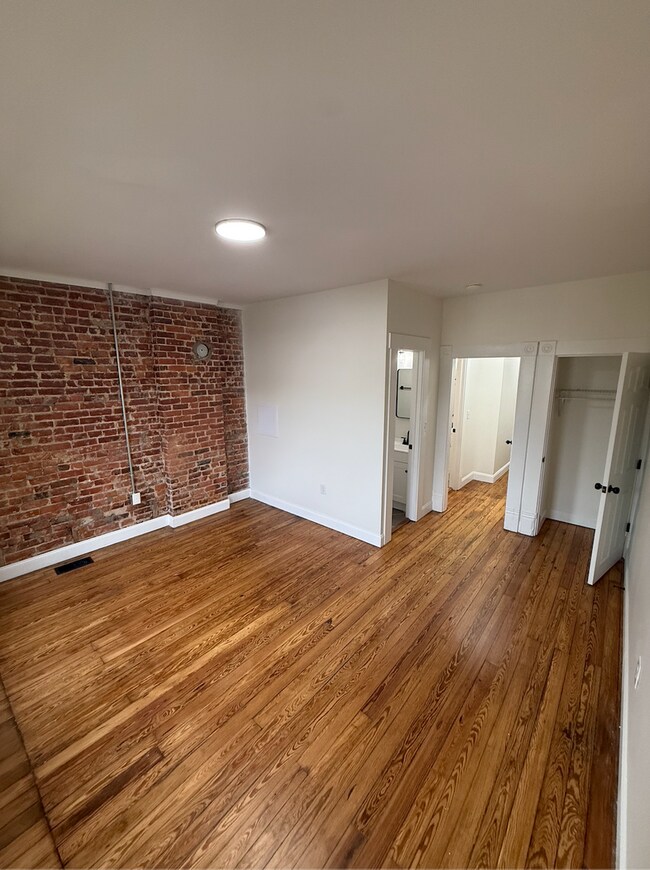 Building Photo - 433 Hanford St