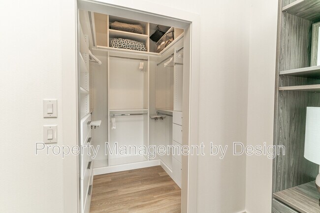 Building Photo - 400 SW 7th St