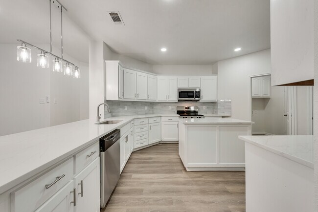 Building Photo - 10832 Hawks Landing Rd
