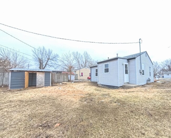 Building Photo - Cozy 2 Bedroom 1 Bathroom Home