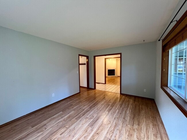 Building Photo - Private 5 Acres