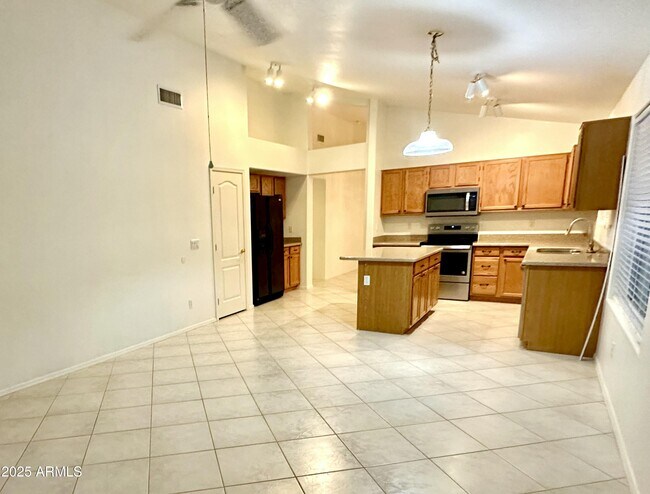 Building Photo - 4256 E Chaparosa Way