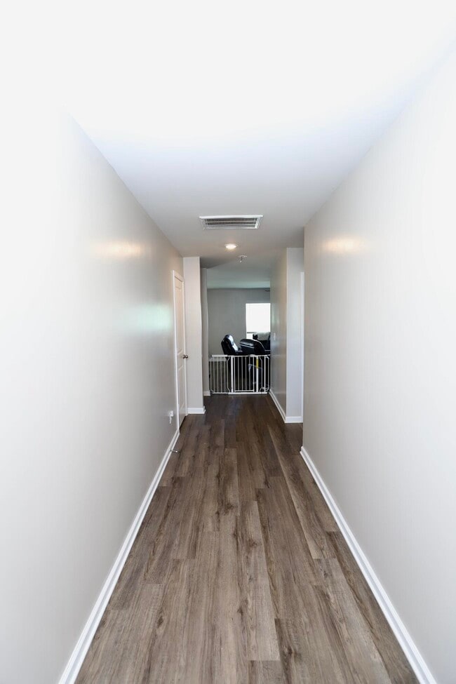 Building Photo - 21 Ciani Ct