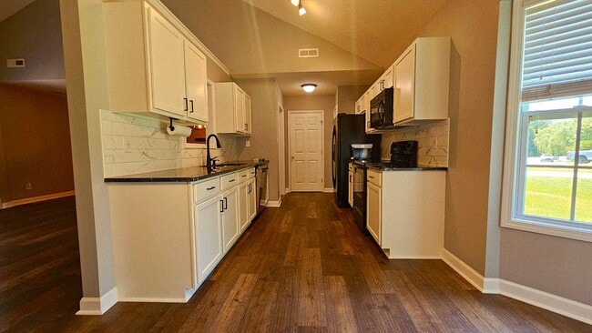 Building Photo - 3 BR 2 BA Aragona Village