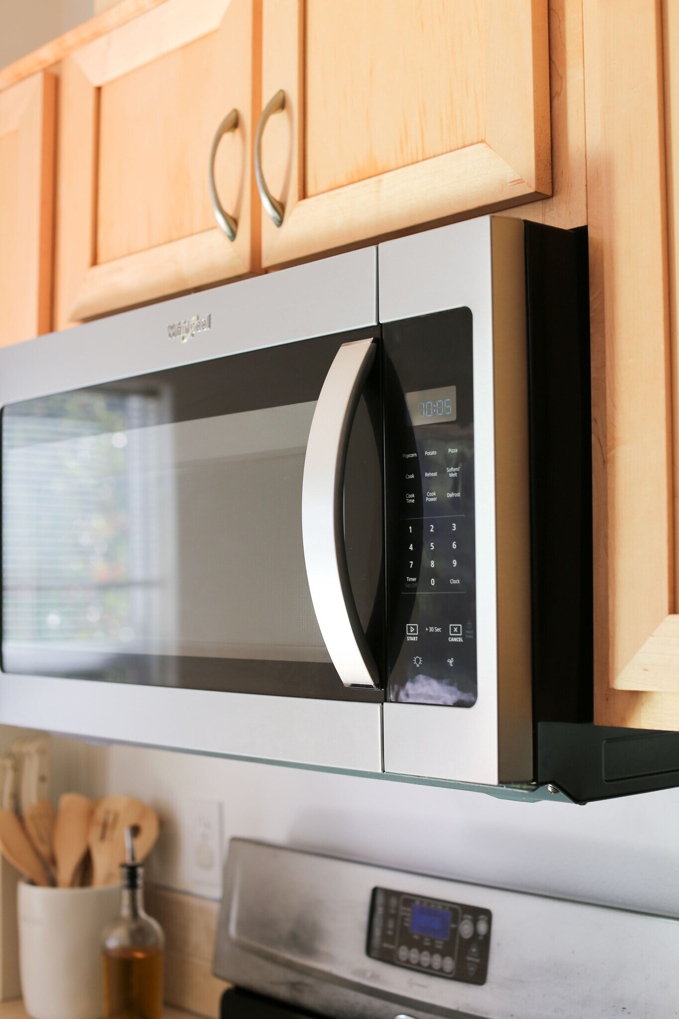 Above stove microwave - 15458 SW Mallard Dr