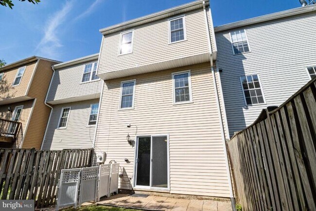 Building Photo - 18930 Birdseye Dr