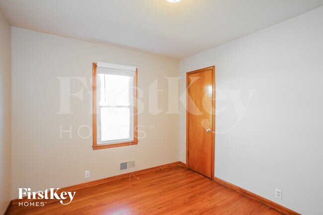 Building Photo - 1012 Magnolia W