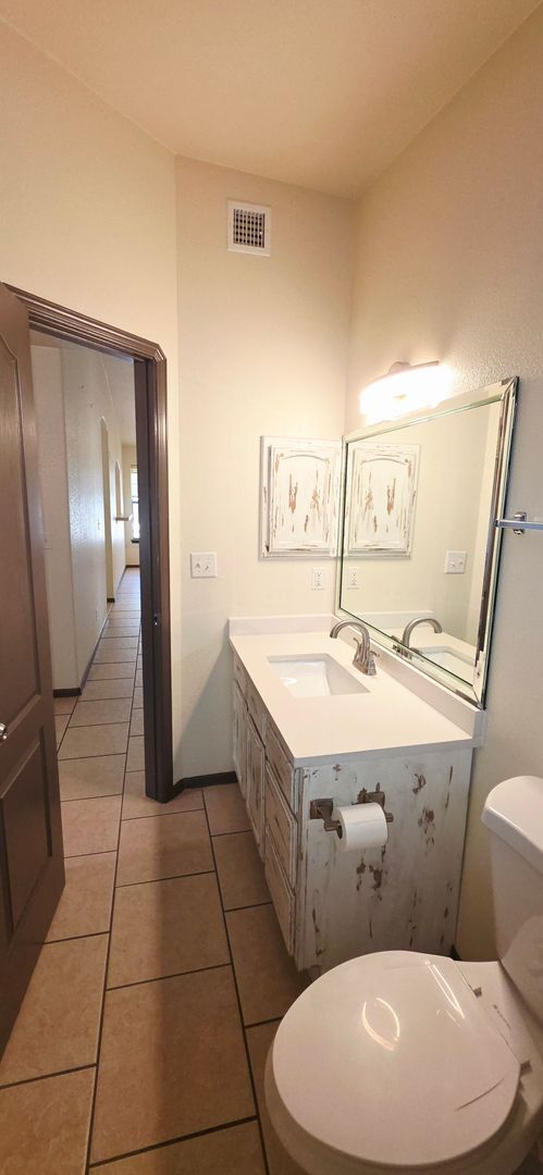 Building Photo - Adorable 3 bedroom, 2 bath apartment in East El Paso!