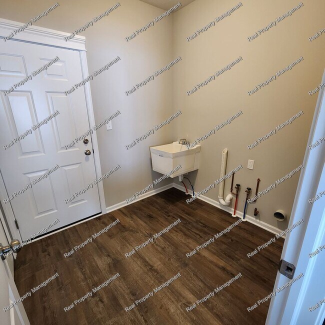 Building Photo - New Maintenance Free 2 Bedroom Home