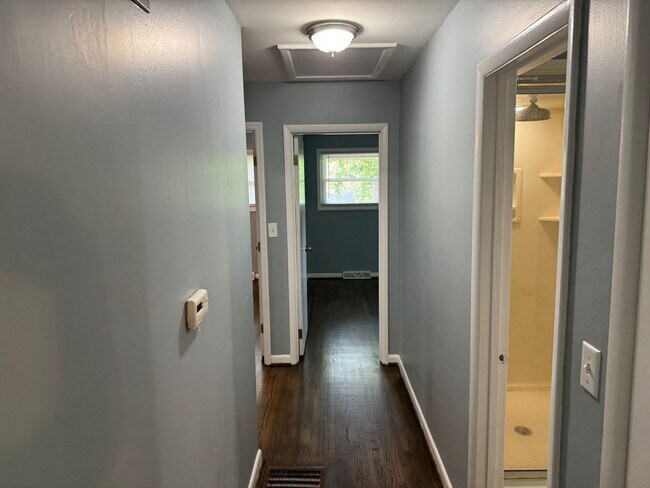 Building Photo - NOW AVAILABLE! RENT READY!!