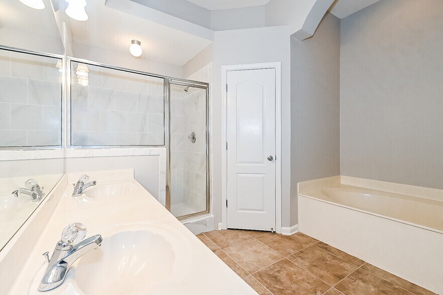 Building Photo - 6157 Braybourne Main