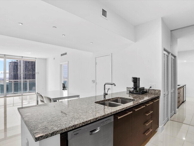 Building Photo - 951 Brickell Ave