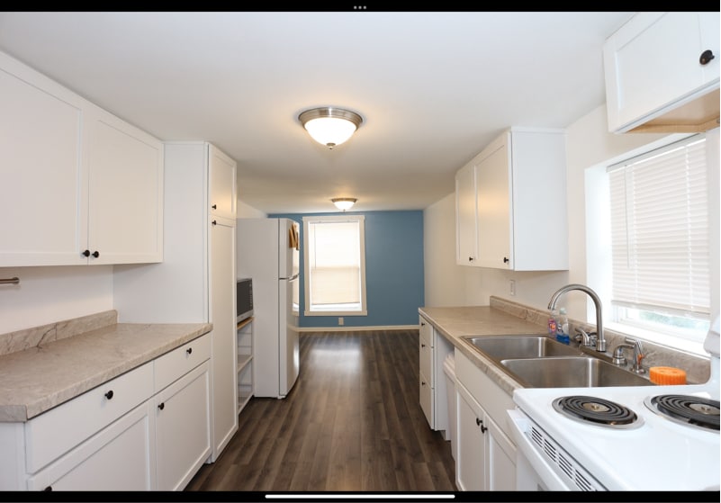 Building Photo - 2861 S Roena St