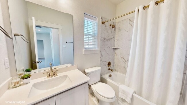 Building Photo - 833 Concan Dr