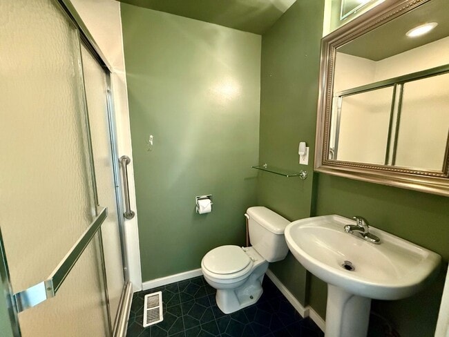 Building Photo - Charming 4-Bedroom Rental in the Heart of Downtown Bothell!
