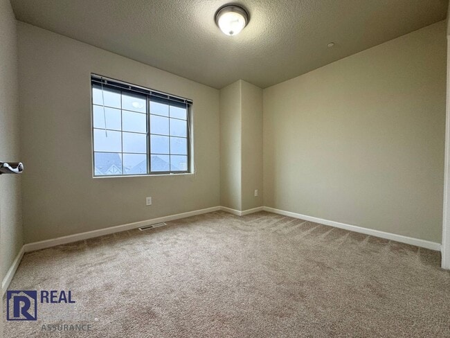 Building Photo - Spacious, well-designed Townhome in the River Terrace community!!