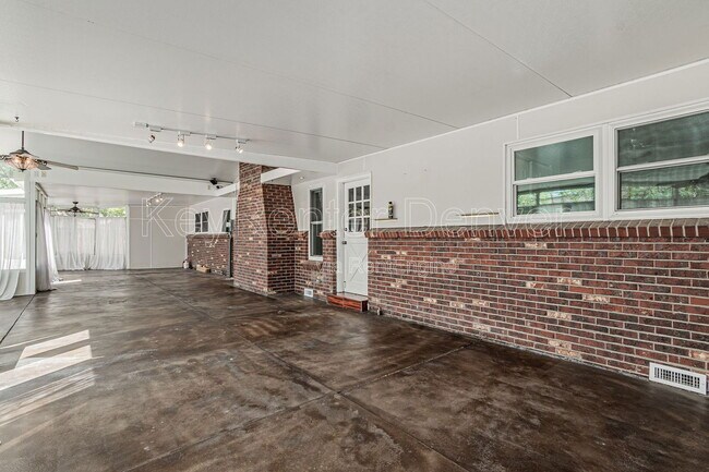 Building Photo - 535 S Cody St
