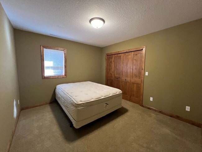Building Photo - 694 Panorama Cir NW