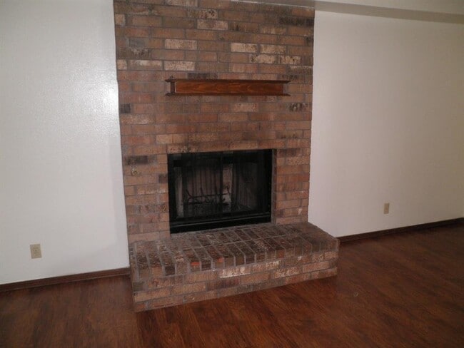 Building Photo - 226 Skylark Ct