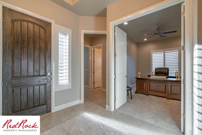 Building Photo - Stunning Fully Furnished 4 Bedroom Home. Community Pool & Mini Golf!