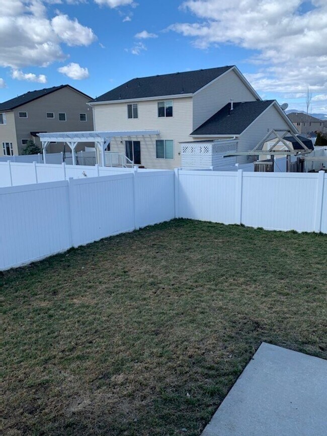 Building Photo - Beautiful 3 bedroom 2 bath home in Post Falls.