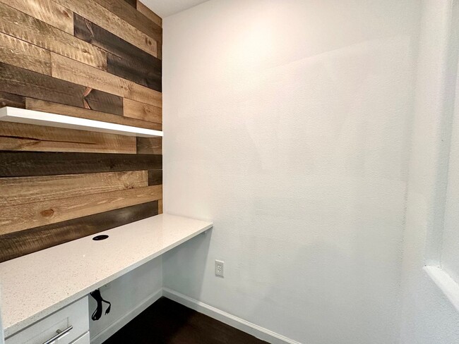 Building Photo - Live smart & stylish in this modern 3BR Eu...