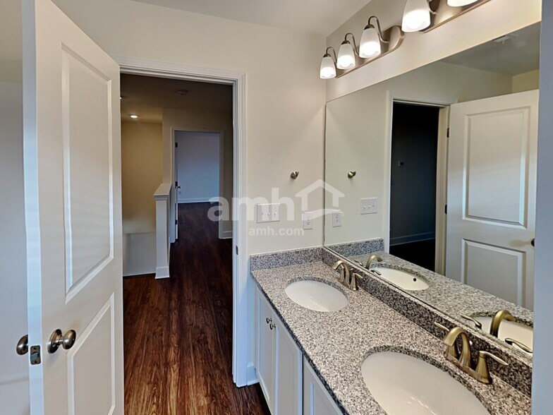 Building Photo - 4750 Chutney Dr