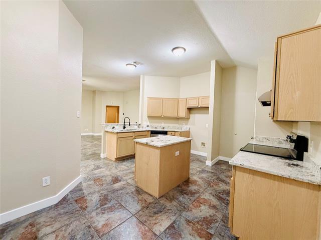 Building Photo - 707 S Highland Dr
