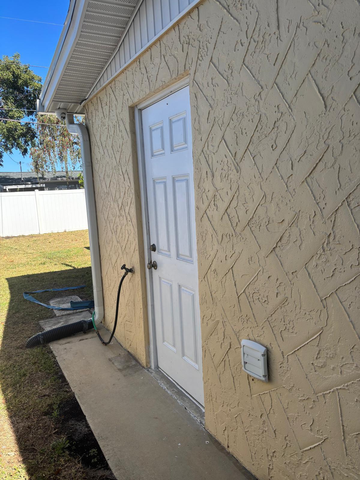 Building Photo - 4853 Manor Dr