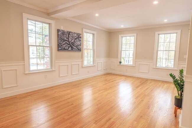 Building Photo - 58 Walnut St