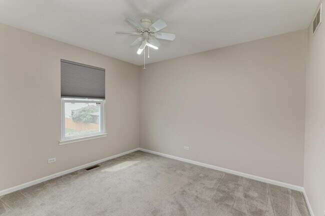 Building Photo - 1413 Skylark Ln
