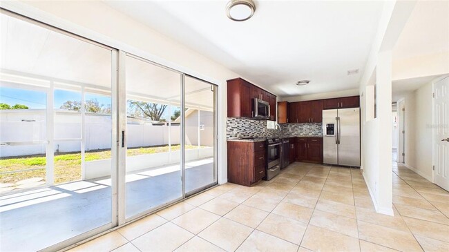 Building Photo - 4418 W Fairview Heights